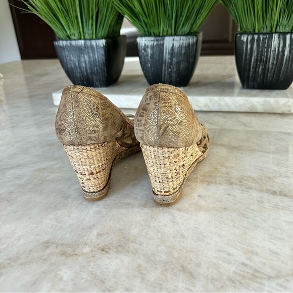 Stuart Weitzman wedge sandals Gold 8 - Picture 3 of 6